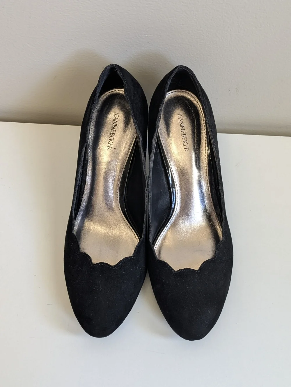 Jeanne Beker Black Scalloped Suede High Heels - Picture 9 of 11